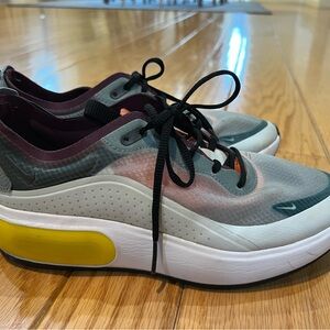 Nike Women's Air Max Dia SE